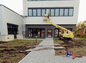 Reisswolf Raupenfahrzeug Lichtwerbung