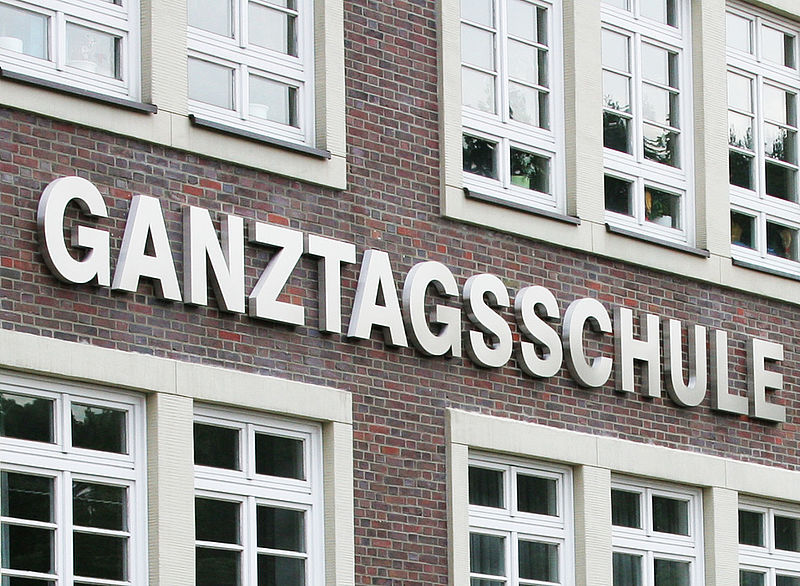 Reliefbuchstaben Edelstahlbuchstaben Ganztagsschule Hamburg