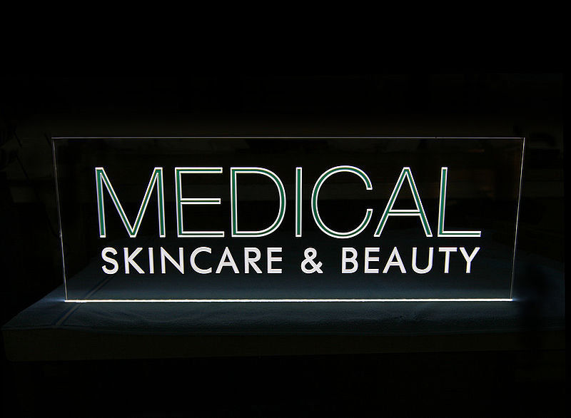 Leuchtschild Lichtfluter Medical-Skincare+Beauty Düsseldorf