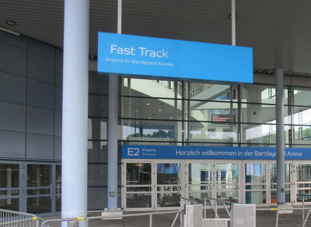 Leuchtkasten vollflächig leuchtend barclaycard arena Hamburg Technik 2