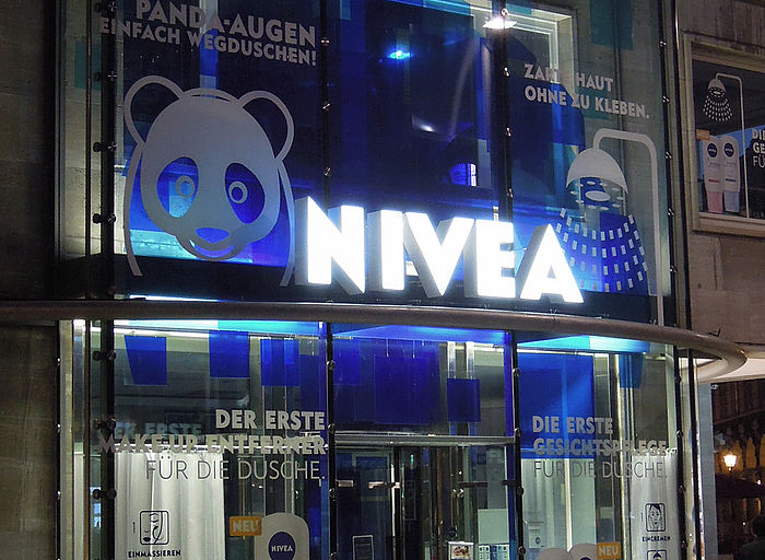 Leuchtbuchstaben Frontleuchter LED-Umrüstung Nivea Haus Hamburg