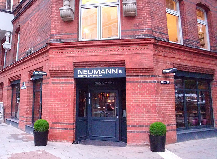Leuchtkasten und Ausstecker 2D-Text Neumanns Hamburg